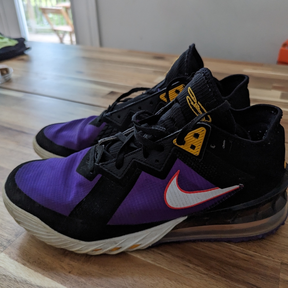 Nike Lebron 18 Low size 11 purple